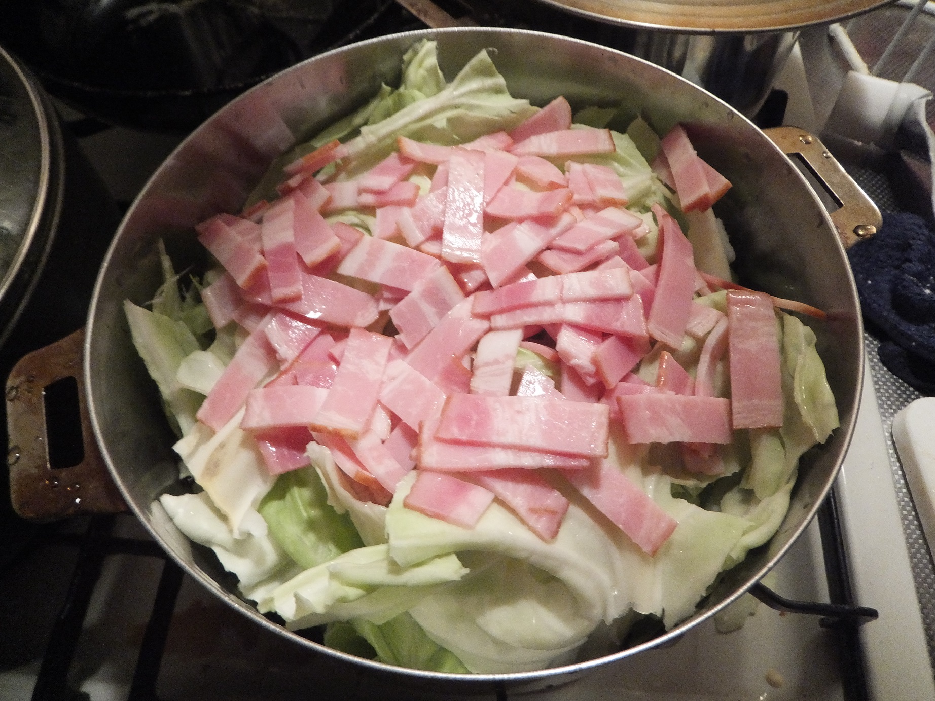 キャベツとあさりとベーコンの蒸し煮 マンガ飯が食べたい